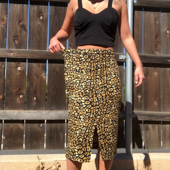 ⭐️ 4/$25 Who what wear cheetah print midi skirt 2 - Picture 3 of 9